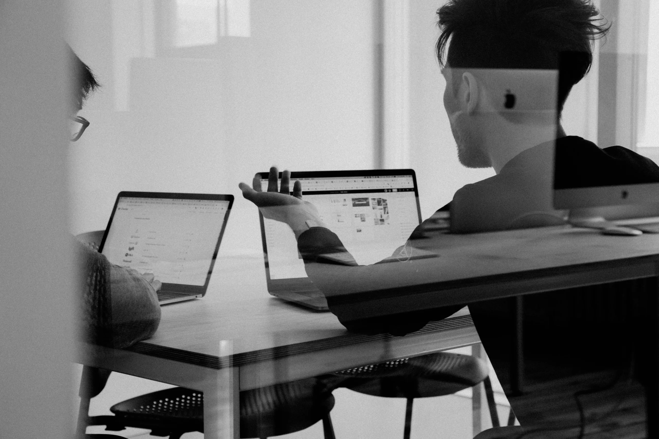 team-meeting-at-laptops